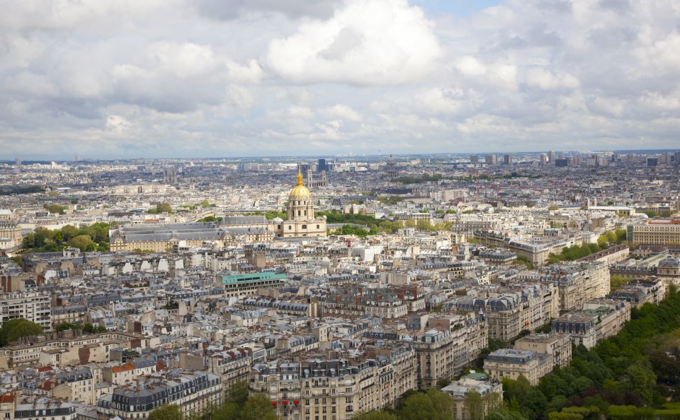 guided tour outside the Eiffel Tower: The Stunning View of Paris Skyline from the Eiffel Tower: Panoramic view of Paris skyline from the top of the Eiffel Tower