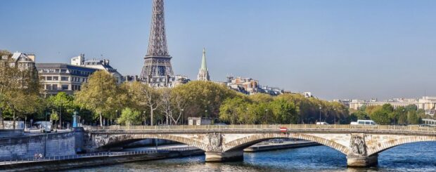 Paris: 3-Course Lunch Cruise on the River Seine
