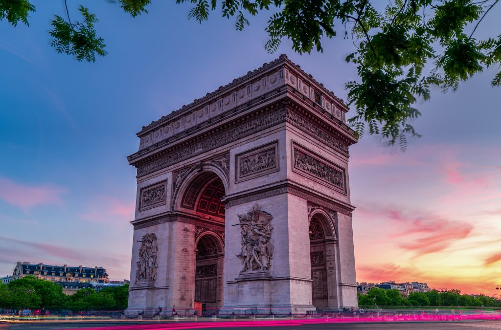 top-10-must-visit-landmarks-in-paris-exploring-the-city-of-lights